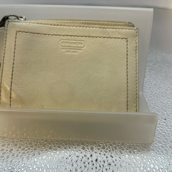 Coach small wallet. Off-white leather. Adorable small wallet.​​ - Picture 1 of 4